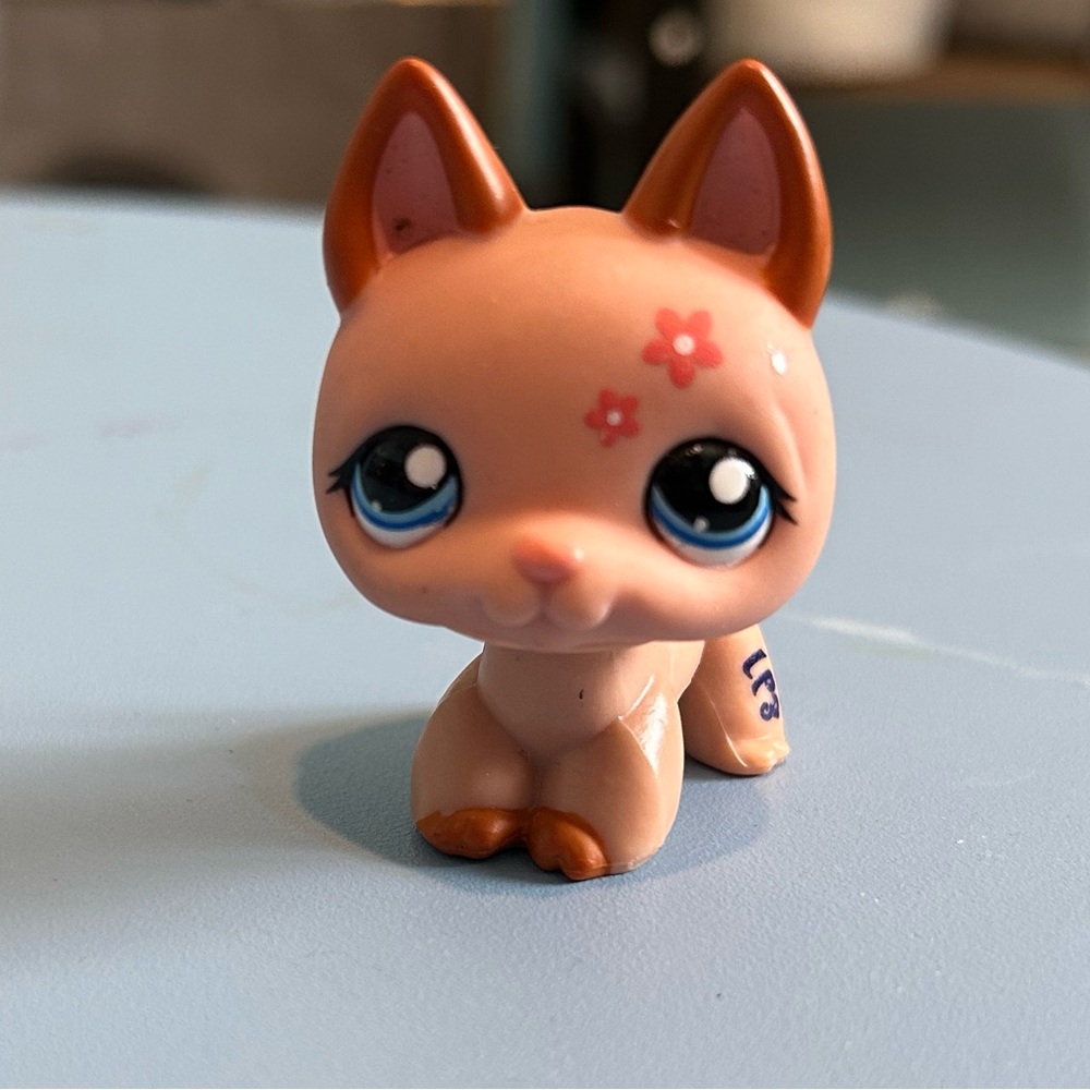 Littlest Pet Shop German Shepard with Flowers 1640